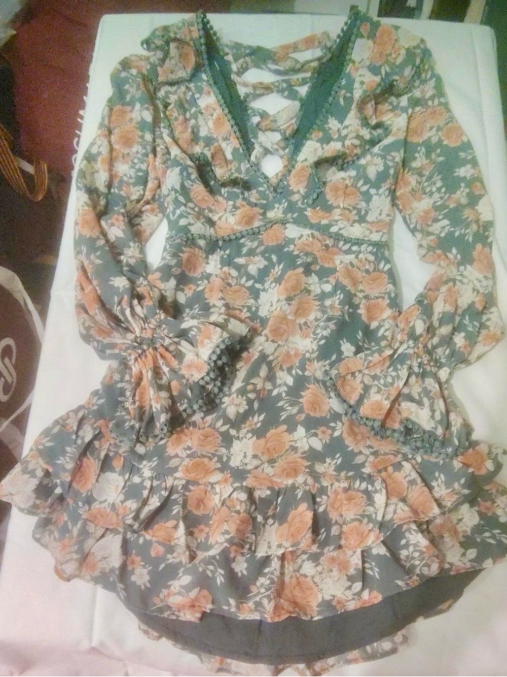 Hello Molly NWT SIZE MEDIUM / 6 Mini Dress Green And Gold Floral With Lace Cuffs